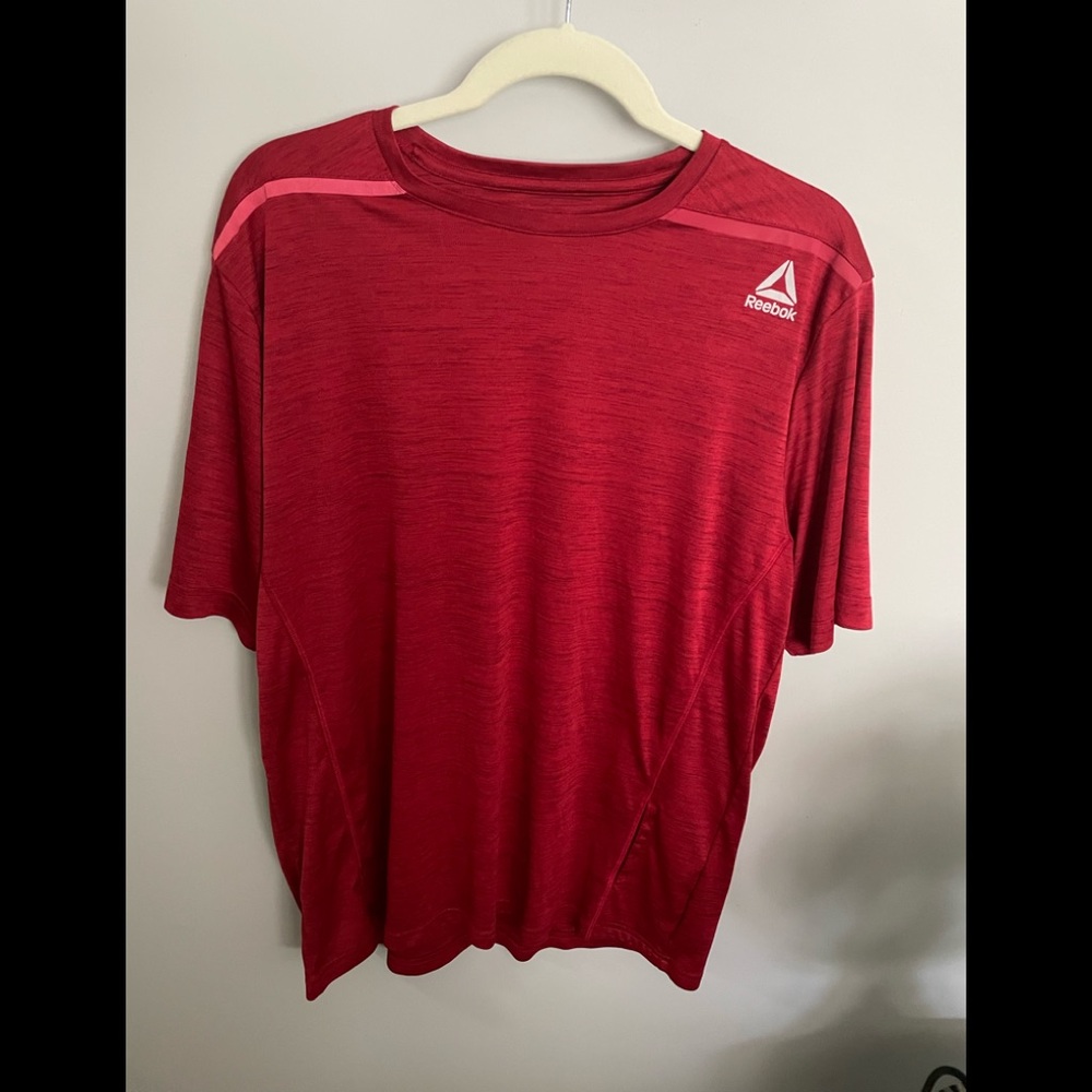 Mens Reeboklarge short sleeve  red tee
